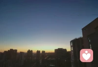 “你既怕又何必想，你既想又何必怕”

当你在渴望又无措里焦虑徘徊时，想想这句

​如果实在既想，又怕的很…
​就带上这个“怕”，前行吧
​你会发现，走着走着，它自己丢了配图