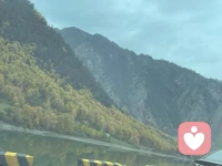 愛和關(guān)心，有很多種表達(dá)方式，語言是一種，行動也是一種～

這周，媽媽正好要去醫(yī)院看外婆，在問我路線，媽媽擔(dān)心自己找不到路

爸爸最近正好在，他就說：“我明天去送你”

多么簡單的一句話，媽媽在路上就少了找路的壓力

我當(dāng)下感受到滿滿的幸?！?
上一代人很難直接用語言表達(dá)愛，他們都在用不同的方式表達(dá)自己對對方的關(guān)心和愛

媽媽每天做好自己擅長的食物，爸爸用自己的關(guān)心表達(dá)對媽媽的愛～

感恩降臨在這樣一個有愛的原生家庭，讓我在前進(jìn)的路上，不會去到處尋找愛

因?yàn)?，我?nèi)心本來就有很多的愛～配圖