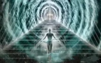 人有兩次生命的誕生，一次是你的肉體出生，一次是你的靈魂覺醒配圖