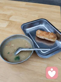 你必須熬下去，是必須。當你熬過去了以后，你就會對這個世界上，任何一樣東西失去興趣，包括你心愛的人。因為沒有人知道，你一個人走過那段難熬的日子，是多么的無助和崩潰。熬過去了，你就會變得無所畏懼，蛻變，才能讓自己強大；涅槃，才能讓自己重生；逆風，才能讓自己翻盤。配圖