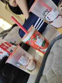 微语】凡事不要想的太复杂，手握的太紧，东西会碎，手会疼。       ——几米配图