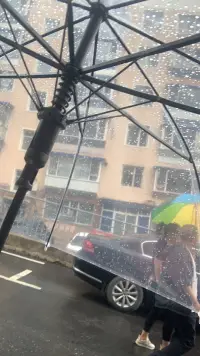 這個世界上有千千萬萬種人，他們生而不同，這無法選擇。不過幸運的是，這世界上還有千千萬萬條路，每個人都可以選擇自己未來的路。配圖