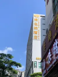 我們都是宇宙的孩子，和漫天星辰并無二致。
我們終其一生是為了那些欣賞我們的人而活。
溫柔地愛自己，你值得一切美好。配圖