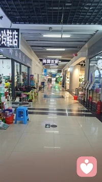 上天給了我們獨(dú)立思考的大腦，讓我們來(lái)捕捉生活中的美好，遺憾的是，大部分人用它來(lái)研究生活中的不如意。
當(dāng)你駛?cè)肭榫w的單行道，陷入情緒的內(nèi)耗時(shí)，請(qǐng)你換一個(gè)角度來(lái)思考問(wèn)題，讓自己的情緒轉(zhuǎn)個(gè)彎～配圖