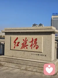 一個人只有成為最好的自己，才會遇見最好的他人。
與其期待別人對自己溫柔，不如讓自己變得強大。
你是誰，你就會遇見誰，讓自己變得優秀，與優秀的人同行，讓月亮主動奔你而來。配圖