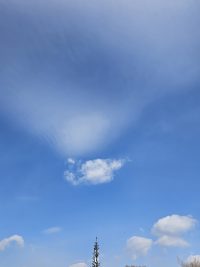❤️你永远不可能真正理解一个人，
❤️除非你站在他的角度考虑问题，
❤️除非你进入他的身体走过世间。配图