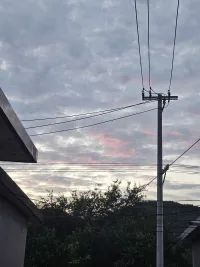 親密關系里最準的規(guī)律就是：讓你不舒服的關系，一定有問題。

不要自我欺騙，不要給對方找理由，你的感受就是最真實的答案。

凡是讓你內耗的人，不管多喜歡，都要學會放手。

記住，你不是去渡情劫的，真正好的關系，彼此都會感到輕松，自在，被尊重，被重視。

千萬不要把自己困在懷疑自己的關系里。配圖