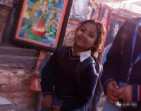Nepal

這個給人幸福感的國度

喜歡那里的一切

陽光 空氣 音樂 色彩

及每雙流露著真誠笑意的眼


我們的生活需要溫度

遠在遠方的風比遠方更遠

明天的一切都是未知

篤定內心

不要輕易轉彎


我們必須要行走在路上

尋覓 追逐 探索 ?領悟

每一次旅程都像拋物線

懷揣著對一切未知的期待

把內心填滿

繼而回歸

抹平悸動

準備再次啟程~~

時間磨滅了太多的信以為真

和約定俗成

唯有喜歡的事物

值的你毫無保留的去對抗一切配圖