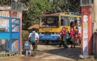 Nepal

這個給人幸福感的國度

喜歡那里的一切

陽光 空氣 音樂 色彩

及每雙流露著真誠笑意的眼


我們的生活需要溫度

遠在遠方的風比遠方更遠

明天的一切都是未知

篤定內心

不要輕易轉彎


我們必須要行走在路上

尋覓 追逐 探索 ?領悟

每一次旅程都像拋物線

懷揣著對一切未知的期待

把內心填滿

繼而回歸

抹平悸動

準備再次啟程~~

時間磨滅了太多的信以為真

和約定俗成

唯有喜歡的事物

值的你毫無保留的去對抗一切配圖