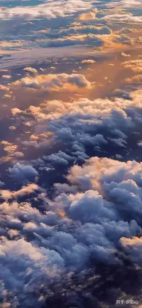 人們會把你用在別人身上的形容詞跟你聯系在一起。這種現象叫“無意識特征轉移”。也就是說，如果你說一個人很真誠，很善良，人們會把這些特質聯系到你身上。如果你總是在背地里說別人的壞話，人們也會把這些負面的評價聯系到你身上。配圖