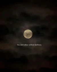 無論人生上到哪一層臺(tái)階， 階下有人在仰望你，階上亦有人在俯視你。
你抬頭自卑，低頭自得， 唯有平視，才能看見真正的自己。配圖
