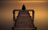 我們經常會說這樣一句話，如果孩子出了問題，大概家庭和老師都有問題，否則，孩子本身是不會有問題的。作為父母，我們把時間和精力都花在了哪里？
當我們像嬰兒一樣，只追求即刻的滿足，當我們把大量的時間和精力都放在掙錢上，我們沒有給到孩子真正的愛和陪伴，孩子不出問題才怪。
的“空心病”的學生交流時就在想，他們為什么找不到自己？因為他們的父母和老師，沒有能夠讓他們看到一個人怎樣有尊嚴、有價值、有意義地活著。
這大概是根本原因。
當教育商品化以后，北大錢理群教授有一個描述和論斷我覺得非常準確，叫做精致的利己主義者。如果讓我來說的話，我覺得我們這些家長和老師，也許就是精致的利己主義者。而這些孩子，就是我們培養出來的，
這些孩子，他們有強烈的孤獨感和無意義感。

北京大學  徐凱文配圖