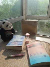 我們奮斗一生，不是為了改變世界而是不被這個世界改變，六月的午后，陽光明媚，尋覓心中的瓦爾登湖，交稿的日子，期待……配圖