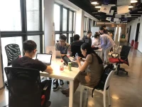 思維閉環和邏輯閉環都是通過對信息的不完整性或者過度驗證來導致的，因此，防止思維閉環和邏輯閉環的方法很少有什么本質區別。不過，對于思維閉環，解決方法的關鍵在于開放自己的思維，獲取新的信息，從而擴充和完善我們的思維。而對于邏輯閉環，解決方法的關鍵在于對假設和推論的正確性進行充分的辨別和評估，避免出現錯誤的推理。配圖