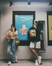 在一段關系中，雙方的相處模式，如果從博弈的角度去理解和解釋，似乎更能做清晰的權衡和判斷，但今晚的交流卻有一個非常有意思但卻值得思考的模型，博弈的兩個主體，在自身層面也存在博弈，比如感性和理性的博弈，這樣，這個博弈的模型就復雜得多，博弈雙方的行動策略就多出了一個維度，這樣導致模型的最優解納什均衡就會出現偏移，有點類似不完全競爭和信息不完全下的博弈均衡模型，值得繼續深入！配圖