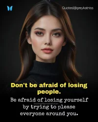 Don't be afraid of losing people. Be afraid of losing yourself by trying to please everyone around you.
失去別人其實沒有那么可怕，可怕的是為了試圖取悅你身邊的每一個人，最后卻失去了自己。配圖