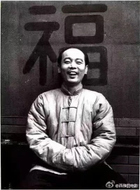 人性也猶如花瓶，經不起任何的考驗和試探。正如東野圭吾所說：“世界上有兩件東西不能直視，一是太陽，二是人心。在人性面前，人們總是渺小的存在。配圖