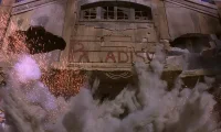 伴隨著一聲巨響，在漫天飛舞的塵土中，Paradise Cinema 穩穩當當地在電光火石中倒塌，此時，就像那一張張老膠片中模糊的黑白影像，一張張熟悉且溫暖的臉龐劃過記憶，那個親切有力量的聲音再次在耳邊響起:
人生和電影不一樣，人生，辛苦多了。
如果你不出去走走，你會以為這里就是全世界。
你想要的不在這里，你要去尋找你的熱愛，就像你小時候熱愛電影一樣！配圖