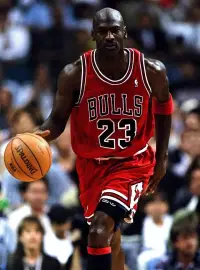 Michael Jordan 永远的23!
I play to win, whether during practice or a real game. And I will not let anything get in the way of me and my competitive enthusiasm to win.
不论是在练习或是真正比赛，我打球就是要获胜。我不会让任何事情阻碍我，我有着狂热的求胜心理。
I can accept failure. But I can't accept not trying.
我可以接受失败，但我无法接受从不去尝试。配图