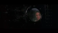 阻止了我的腳步的，并不是我所看見的東西，而是我所無法看見的那些東西。你明白么？我看不見的那些。在那個(gè)無限蔓延的城市里，什么東西都有，可惟獨(dú)沒有盡頭。根本就沒有盡頭。我看不見的是這一切的盡頭，世界的盡頭。
拿一部鋼琴來說，從琴鍵開始，又結(jié)束。你知道鋼琴只有88個(gè)鍵，隨便什么琴都沒差。它們不是無限的。你才是無限的，在琴鍵上制作出的音樂是無限的。我喜歡這樣，我活得慣。
天啊！你……你看過那些街道嗎？僅僅是街道，就有上千條！你下去該怎么辦？你怎么選擇其中一條來走？怎么選擇“屬于你自己的”一個(gè)女人，一棟房子，一塊地，或者選擇一道風(fēng)景欣賞，選擇一種方法死去。?
那個(gè)世界好重，壓在我身上。你甚至不知道它在哪里結(jié)束，你難道從來不為自己生活在無窮選擇里而害怕得快崩潰掉嗎？配圖