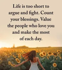 Life is too short to argue and fight. Count your blessings.Value the people who love you and make the mostof each day.配圖