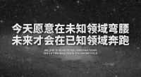 有一種說法越來越得到大家的認可，就是我們未來的社會形態(tài)，可能不會是之前期待的橄欖型，而是圖釘型，釘尖朝上那種。
本來以為會留在橄欖中間那部分人因為各種各樣的原因，從財富階梯的中間，跌落到下面。
和那些之前他們自以為不是同一類的人，成為同一個階層。
這個階層數(shù)量巨大，形成圖釘?shù)鬃?這個過程要多久？
答案是誰也不知道，因為才剛開始而已。
當然了，經(jīng)濟是有周期的，怎么漲上去就怎么跌下來，反過來怎么跌下來也會怎么漲上去，甚至達到一個新高。
借用金融大鱷索羅斯的話來講，重要的不是你所處的經(jīng)濟行情好還是不好。
而是當行情好的時候，你能盡量多賺多少；行情不好的時候，你能盡量少虧多少。
如果有人在這個過程里被甩開，那他們可能就撐不到經(jīng)濟好轉(zhuǎn)的那天了。配圖