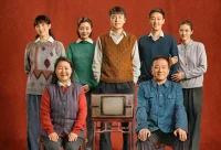 《人世間》到底帶給了我們什么？
初面劇中人物的苦難，年輕的我們不禁發問：“明明已經那么努力地去生活了，他們為什么還會這么苦？”而最終打動青年人的，卻又是“明明已經那么苦了，他們又為什么沒有被苦難打倒”的生活之問。之所以感動，大概是因為能在劇中照見身邊的你我，照見生活的瑣碎，照見燈火闌珊的溫暖。
愿你我都能在《人世間》里，找到自己的影子，找到面對人生的力量。配圖