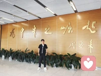 那時的我們擁有
沒有污染過的清晨
嘀嘀嗒嗒的秒針
卻留不住一個黃昏
曾經的愛很簡單
不需要費力的眼神
牽手走過無人山崗
想時間再慢幾分
懷念啊我們的青春啊
昨天在記憶里生根發芽
愛情滋養心中那片土地
綻放出美麗不舍的淚花
懷念啊我們的青春啊
留下的腳印拼成一幅畫
最美的風景是你的笑容
那一句再見有太多的放不下配圖