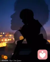 我們什么也不帶走，
什么也不增加，
我們只是經過，
然后遺忘；
而太陽每天都很準時。
生命好在沒意義，才容得下各自賦以意義。假如生命是有意義的，這個意義卻不合我的志趣，那才生死兩難。”
生命本身就是沒有任何意義的，你的生命之所以有意義，是因為你賦予了它意義。我希望我們盡興開懷地體驗生命，當某一天某一刻我們回頭看時，能堅定地說一句：我的人生不虛此行！配圖