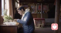 沈磊，一個有勇氣有自我的好青年！
山間的寧靜為沈磊提供了反思的空間。在高聳的山峰和清澈的河流之間，沈磊漸漸找到了久違的自由感。種菜、養花，甚至與大自然對話，這些往常被忽視的小事，竟讓他體會到了世外桃源般的寧靜和滿足。或許，真正的自由并不在于財富和地位，而在于能聽從自己內心的召喚。
從逃避到追求：沈磊的心路歷程
沈磊的離家出走并不意味著他對家庭的拋棄，反而是他對生活的一次重新審視。在田間地頭，他不再是那個為了滿足他人期待而拼命工作的小人物，而是一個勇敢追求自己幸福的人。他嘗試用耕耘大地來審視生活的意義，在豐收的季節中，體驗著生活的原味。配圖