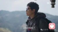 沈磊，一個有勇氣有自我的好青年！
山間的寧靜為沈磊提供了反思的空間。在高聳的山峰和清澈的河流之間，沈磊漸漸找到了久違的自由感。種菜、養花，甚至與大自然對話，這些往常被忽視的小事，竟讓他體會到了世外桃源般的寧靜和滿足。或許，真正的自由并不在于財富和地位，而在于能聽從自己內心的召喚。
從逃避到追求：沈磊的心路歷程
沈磊的離家出走并不意味著他對家庭的拋棄，反而是他對生活的一次重新審視。在田間地頭，他不再是那個為了滿足他人期待而拼命工作的小人物，而是一個勇敢追求自己幸福的人。他嘗試用耕耘大地來審視生活的意義，在豐收的季節中，體驗著生活的原味。配圖