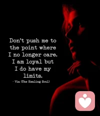 世上最柔軟的便是人心，最堅硬的也是人心。
因為最柔軟，所以最容易受傷。
因為最堅硬，所以最難挽回。
傷什么，都別傷人心。
衣服破了，可以縫；
人心碎了，再怎么修復，都有裂痕。
不說寒心的話，不做傷人的事，是你對人的尊重，更是留給自己的一條退路。配圖