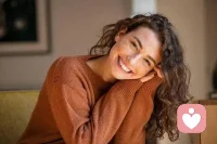 Holding onto the past is like grasping at smoke—it slips through your fingers, leaving only traces of what once was.
Release the weight of yesterday's shadows and step into the light of today. Letting go isn't about loss; it's about making space for new beginnings, for the dreams yet to be realized. 
Trust that what lies ahead is far greater than anything left behind.
抓住過去就像抓住煙霧一樣——它會從你的手指間溜走，只留下曾經存在的痕跡。
釋放昨天的陰影，步入今天的陽光。放手并不意味著失去，而是為新的開始、為尚未實現的夢想騰出空間。
相信前方的一切將遠遠大于身后的一切。配圖