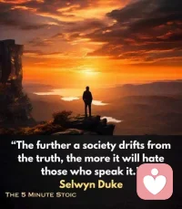 心理學家阿德勒說過：
“成熟并不是看懂事情，而是理解人性。”
人性，是每個人內心深處的特質和渴望的交織。
如果能順應人性，理解對方的需求、尊重對方的感受、激發對方的善意，人際關系就穩了。
真正的高手，都會順著人性做事，逆著人性做人。配圖