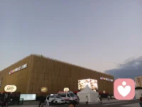 秋分之日的帝都美景^_^
“ 人生啊，哪有什麼兩全之策，短短百年，不過是教人取捨罷了。”
生活：一半煙火，一半清歡；
人生：一半清醒，一半釋然。
一個(gè)人使勁踮起腳尖靠近太陽的時(shí)候，全世界都擋不住她的陽光。
在心裡種花，人生才不會(huì)荒蕪。
不會(huì)有人總喜歡你，但總有人喜歡你。
你突然感嘆，這個(gè)世界好像有點(diǎn)可愛。
其實(shí)這個(gè)世界沒有變好也不會(huì)變好，
是你在慢慢變好，你真的很棒～
生活是屬於每個(gè)人自己的感受，不屬於任何別人的看法。即使你真的被人說壞話，也沒有什麼好在意的，因?yàn)閷?duì)方如何看待你，那是因?yàn)閷?duì)方只配看到那面。
夢(mèng)想不會(huì)發(fā)光，發(fā)光的是追夢(mèng)的你，若抱怨身處灰暗，不如提燈前行，乾坤未定，你我皆是黑馬。配圖