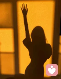 When one door of happiness closes, another opens; but often we look so long at the closed door that we do not see the one which has been opened for us.
當一扇幸福之門關閉時，另一扇就會打開；但我們常常久久地看著那扇關閉的門，以至于我們看不到為我們打開的那扇門。
Helen Keller - We Bereaved配圖