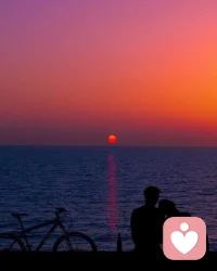 I am a woman who opens her heart to few people. I don't like people coming to play with my soul. I am selective and choose those who deserve to be part of my life. And if I say I love you it's because I mean it. Few friends, but good ones. That's my philosophy. 
我是一個對很少人敞開心扉的人。我不喜歡別人來玩弄我的靈魂。我很挑剔，選擇那些值得成為我生命一部分的人。如果我說”我愛你“因為我是認真的。朋友很少，但都是好朋友。這就是我的人生哲學配圖