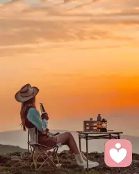 You will never know if something is meant for you if you don't give it a proper chance. Whether it's a relationship, a new job, a new city, or a new experience, throw yourself into it completely and don't hold back. If it doesn't work out then it probably wasn't meant for you and you'll walk away without regret, knowing that you put your whole heart into it.
That's all you can ever do. It's a horrible feeling leaving a situation knowing that you should have and could have done more. So find the courage to take that chance, find the inspiration to make your next move, and once you do, pour your heart into it and don't look back.
如果你不給自己一個合適的機會，你就永遠(yuǎn)不會知道某件事是否適合你。無論是戀愛、新工作、新城市還是新體驗，都要全身心地投入其中，不要退縮。如果它沒有奏效，那么它可能不適合你，你會毫無遺憾地離開，因為你知道你全身心地投入其中。
這就是你能做的全部。離開一個知道你應(yīng)該而且可以做得更多的情況，這種感覺很可怕。所以，鼓起勇氣抓住機會，找到靈感邁出下一步，一旦你做到了，全身心投入其中，不要回頭。

- 夏洛特·弗里曼配圖