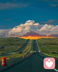 《人間半途》
把心事鎖進了眉梢
慢慢學會彎下了腰
心中遠方歌謠
腳下是深潭泥沼
頭頂煙塵
誰負了歲月靜好
把酒嘆平生
把往事熬成藥
一秋風雨敬桑田
從此無年少
我問月亮借華韶
再聽秋風訴情長
一段芳華煮清歡
瑣碎了平凡
把酒嘆平生
把往事熬成藥
一秋風雨敬桑田
從此無年少
我問月亮借華韶
再聽秋風訴情長
一段芳華煮清歡
瑣碎了平凡配圖