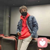 When you find yourself on the wrong train, don't hesitate to get off at the very first stop. The longer you stay on, the further you'll drift from where you're meant to be, and the journey back will only grow more difficult and expensive.
But this isn’t just about a train. It’s about life. When you're headed in the wrong direction—be it in a relationship, a career, or a choice you've made—recognize it early and have the courage to get off. The sooner you turn around, the easier it will be to find your way back to where you truly want to be.
當(dāng)你發(fā)現(xiàn)自己上了錯誤的火車時，不要猶豫，在第一站就下車。你呆得越久，你就越偏離你本應(yīng)該去的地方，而回程只會變得更加困難和昂貴。
但這不僅僅是一列火車，而是關(guān)于生活。當(dāng)你朝著錯誤的方向前進時——無論是在一段關(guān)系、一份事業(yè)，還是你做出的選擇中——要盡早認(rèn)識到這一點，并有勇氣離開。你越早轉(zhuǎn)身，就越容易找到回到你真正想去的地方的路。配圖