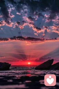 時光荏苒，歲月匆匆，這一路上，人情冷暖，悲歡離合，皆已隨著光陰消散。
數一數前半生，花開花謝看過了，山水迢迢走過了，大風大浪也經歷過了。憶當年，嘗過甜頭，也吃過苦頭。
有時候，你我如同滄海一粟，走的太遠了，竟忘了為何而出發。
或許曾經的日子末盡人意，但已無法回頭。往後的日子，願你不要虛度，沉下心來，腳踏實地，活出屬於自己的寫意和瀟灑。配圖