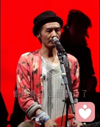 樸樹《Forever Young》：
所有曾瘋狂過的都掛了
所有牛逼過的都頹了
所有不知天高地厚的
全都變沉默了
所有你曾經嘲笑過的
你變成他們了?
永遠年輕是不可能的，但可以永遠自由
#樸樹配圖