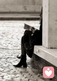 我們都說要選擇對的人，
但，有時候，卻忘了應該去做那個對的人。
即使長久幸福的日子，
也都會落到人間煙火裡，落到日常瑣碎中，
一日三餐的雞毛蒜皮小事裡。
在彼此走過灼灼年華，
哪怕荷爾蒙漸退，即使多巴胺減少，
依然能彼此顧念，朝著對方雙向奔赴。
有人問…幸福是什麼？
或許答案誰都不明白，也都不一樣。
太多的人，
為了所謂的幸福去拼搏、去奮鬥，
其實….
人生中最簡單易入手的幸福，
不就是那有人與你立黃昏的燈火闌珊溫暖，
還有那有人問你粥可溫的柴米油鹽充實；
不管你賺了多或賺得少，
只要您和您的家人、心上的人都健健康康，
這就是最好的，也是最簡單幸福的，
不是嗎？
祝福我們及我們身邊所有的人～
一沒病，二沒災，小小日子，悠哉悠哉。


.配圖