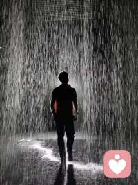 當你轉身離開以后
我站在原地沒有走
眼眶的淚水止不住的流
流著淚說分手
我不愿讓你走
嘴邊還有殘留的愛
沒有問候
你卻說走就走
狠心讓愛這樣到盡頭
不愿讓你走
我還沒有罷休
我傷心的顫抖
這無力的雙手
我只能夠回憶
當初對你的曾經擁有配圖