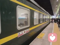 綠皮車，滿滿的回憶殺^_^
如果沒有天賦那就一直重復
所有的為時已晚其實都是恰逢其時
做什么都是消耗一生不如多做一些自己喜歡的事
如果事與愿違這一定相信是上天另有安排
緩解焦慮最好的辦法就是去做讓你焦慮的事
星光不負趕路人
時光不負有心人
你只管努力
剩下的都交給時間配圖