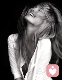 I choose to love you in silence... For in silence I find no rejection,
I choose to love you in loneliness... For in loneliness no one owns you
but me,
I choose to adore you from a distance... For distance will shield me from pain,
I choose to kiss you in the wind... For the wind is gentler than my lips,
I choose to hold you in my dreams... For in my dreams, you have no end.
我選擇默默地愛你。。。因為在沉默中，我找不到拒絕，
我選擇在孤獨中愛你。。。因為孤獨中沒有人擁有你
但對我來說，
我選擇從遠處崇拜你。。。因為距離會保護我免受痛苦，
我選擇在風中親吻你。。。因為風比我的嘴唇更溫柔，
我選擇在夢中擁抱你。。。因為在我夢中，你永無止境。
- 魯米配圖