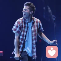 Sometimes, love asks you to wait. It’s not about counting the days apart, but trusting that the right moment will come. Though distance may separate you physically, your heart remains steadfast, right there, waiting. True love doesn’t fade with time or space—it grows stronger with hope, patience, and faith in what’s to come. 
有時，愛情要求你等待。這不是關(guān)于計算分開的天數(shù)，而是相信正確的時刻會到來。雖然距離可能會讓你在身體上分開，但你的心仍然堅定，就在那里，等待著。真愛不會隨著時間的流逝或空間的距離而褪色——它會隨著對未來的希望、耐心和信心而變得更加強大。配圖