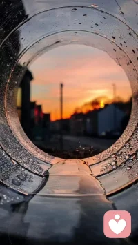 Later becomes too late.
- Talk to you later.
- I'll call you later.
- See you later.
- We'll walk later.
-I'll tell you later.
We leave everything for later, but forget that later does not belong to us.
Later, our loved ones are no longer with us.
Later, we don't hear them and we don't see them.
Later, they are just memories.
Later, the day becomes night, the force becomes helpless,
the smile becomes a grimace, and life becomes death.
Later becomes too late.配圖