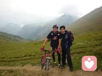 Sometimes I feel like I don’t exist,
A shadow lost, a name dismissed.
I scream inside, but no one hears,
I’m fading in my silent fears.
I walk through life, but pass unseen,
A lonely heart, caught in between.
I wonder if they notice me,
Or if I’m just a memory.
The weight I carry feels so deep,
 cry at night, I barely sleep.
Sometimes I wish for just one sign,
To know this life, this heart is mine.
有時(shí)候覺得自己不存在，
一個(gè)影子消失了，一個(gè)名字消失了。
我在里面尖叫，但沒人聽見，
我在無聲的恐懼中消失了。
我走過生命，卻在不知不覺中逝去，
一顆孤獨(dú)的心，夾在兩者之間。
不知道他們有沒有注意到我，
或者我只是一個(gè)記憶。
我背負(fù)的重?fù)?dān)太沉重了，
我晚上哭，我?guī)缀醪凰X。
有時(shí)候我只希望有一個(gè)征兆，
要知道這樣的生活，這顆心就是我的。配圖