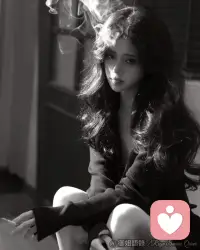 每個人的心中，都渴望有那麼一個人，無論時間地點、無論心情如何，都可以毫不猶豫地去打擾。
不必思索、顧慮，更不需解釋什麼，只要聯繫對方，你就會感到安心、放鬆。
這種無條件的依賴，不是源於懦弱，而是源自深厚的信任與理解配圖